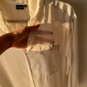 Transparent skjorta - En bit transparent skjorta/blus. Egentligen storlek 158 med passar mig som har XS 🤩