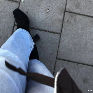 Boots  - Säljer mina otroliga boots i storlek 43, mocka imitation! Kan hämtas/mötas i Sthlm alternativt fraktas mot kostnad💖