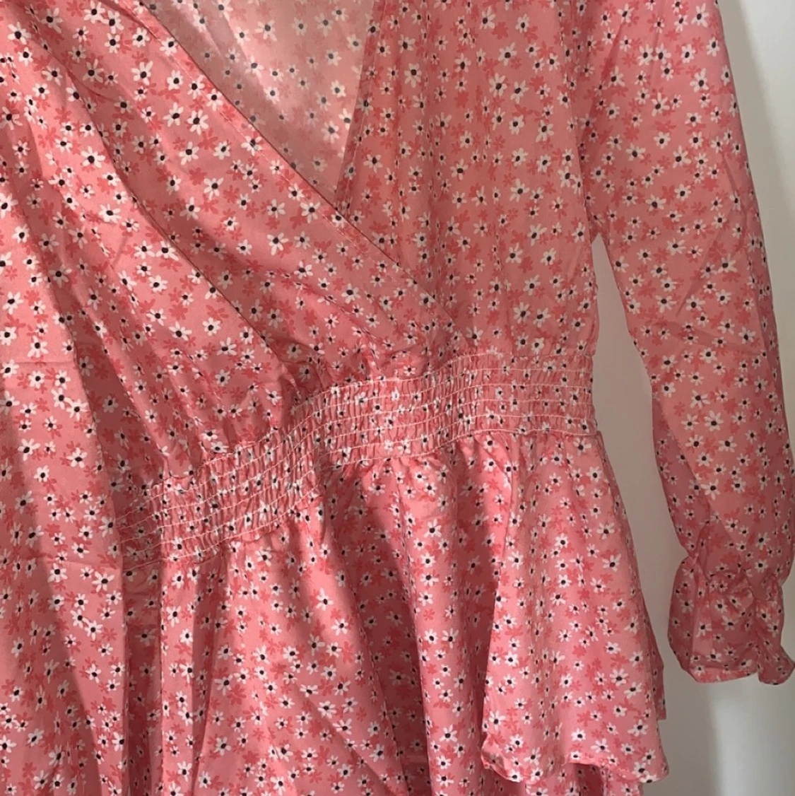 Fin blommig sommarklänning  - 90
