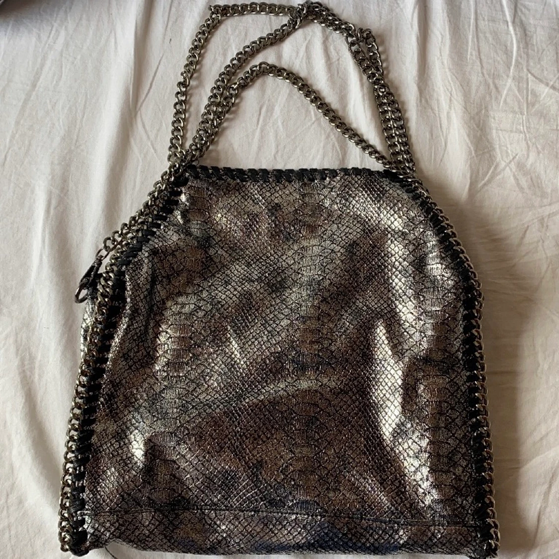 En Stella McCartney liknade väska 