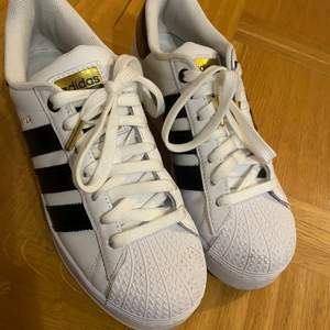 Adidas Originals Sneakers Superstar Bold strl 40  500kr