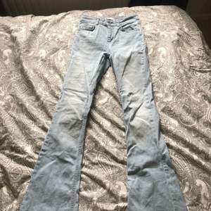 Säljer dessa jeans då dom är för små för mig. Inte använda mycket alls, som nya!