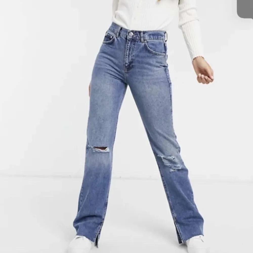 Fina byxor använda 1 gång. Köptes för 299 men säljer för 200+frakt 50 kr. Jeans & Byxor.