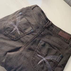 Ett par snygga och coola y2k jeans! 🤎