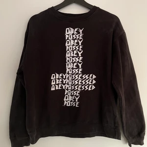 Obey sweatshirt - Svart sweatshirt från obey.