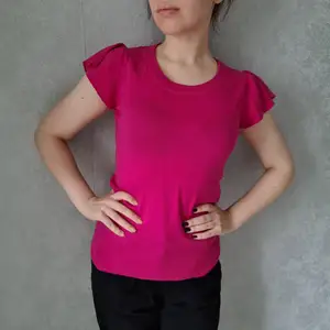 Sweater ish top with short peplum sleeves. Super comfy and stretchy. Strong, fuchsia pink💕. Only used once!