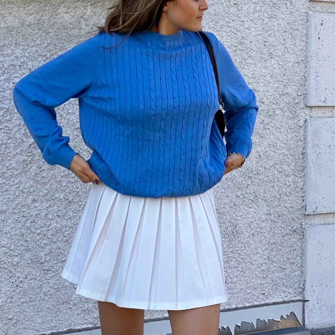 Blå stickad collegetröja