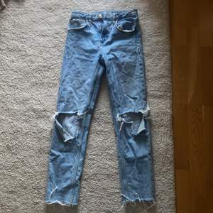 Fina blå jeans från zara, säljer pga dom är för korta för mig , storlek 34❤️ 
