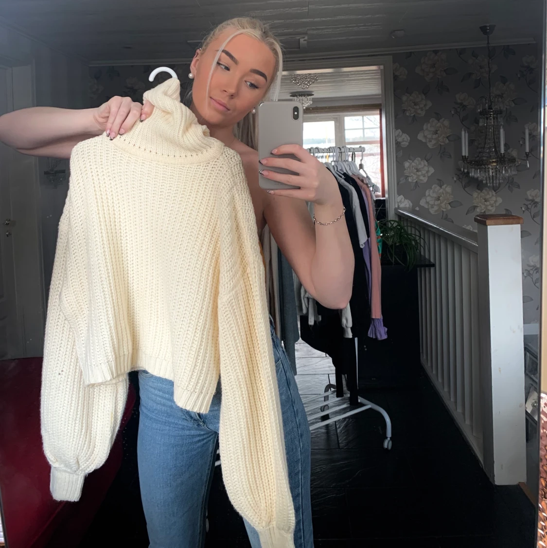 Krämvit stickad tröja