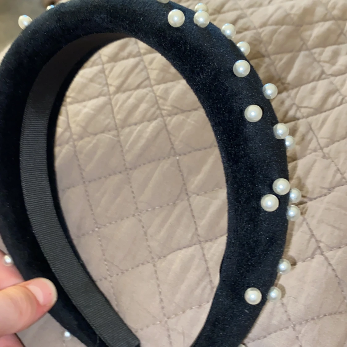 Säljer ett trendigt diadem - 91