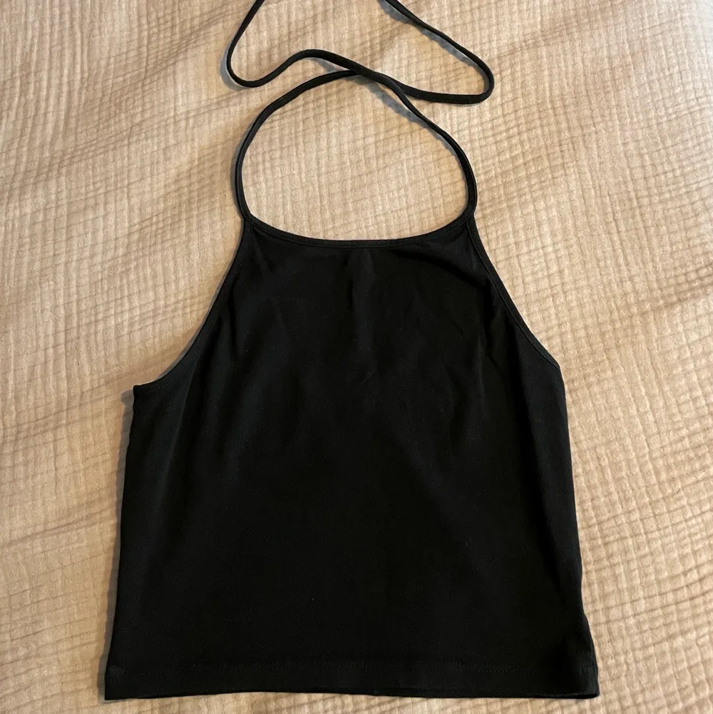 Svart halterneck top från Brandy Melville. Köparen står för frakt 📦 Skick: 8/10. Toppar.