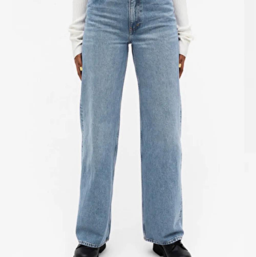 Nyskick använda en gång, jätte snygga, yoko från monki, den populäraste modellen, långa, hög midja . Jeans & Byxor.