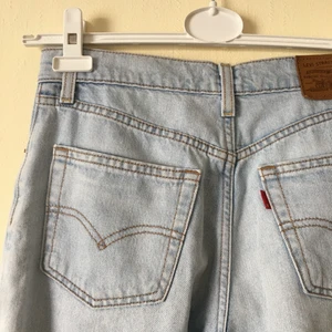 Levis Jeans strl 26 - Levis Jeans köpta i modellen Balloon Leg. Frakt ingår ej i priset