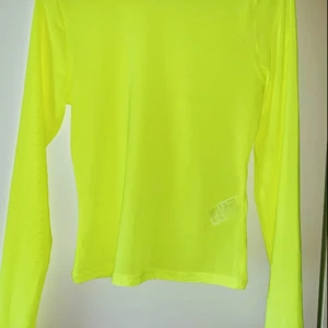 Storlek s - Jätte fin och bekväm testat endast 1 gång har ej hittat tillfälle att använda den så hoppas att nån annan kan göra det💖,+frakt 25 kr