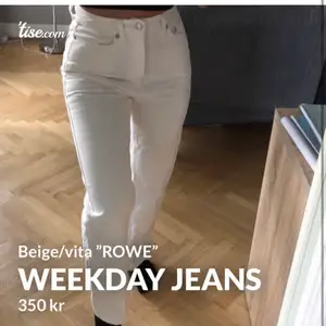 Weekday jeans i modellen ”ROWE” Strl. W27 L30  Använda 1 gång mycket sparsamt så dem är helt nya i princip. Beige/vita i färgen.