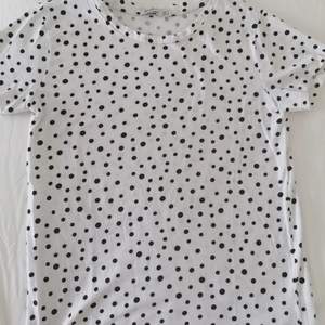 Stradivsrius T-shirt with dots. Worn slightly. Cotton.