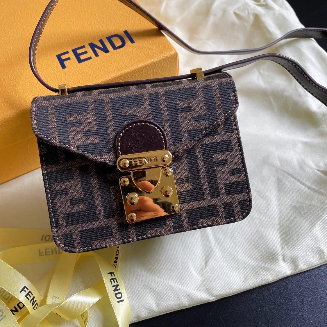 Fendi mini väska  - 90
