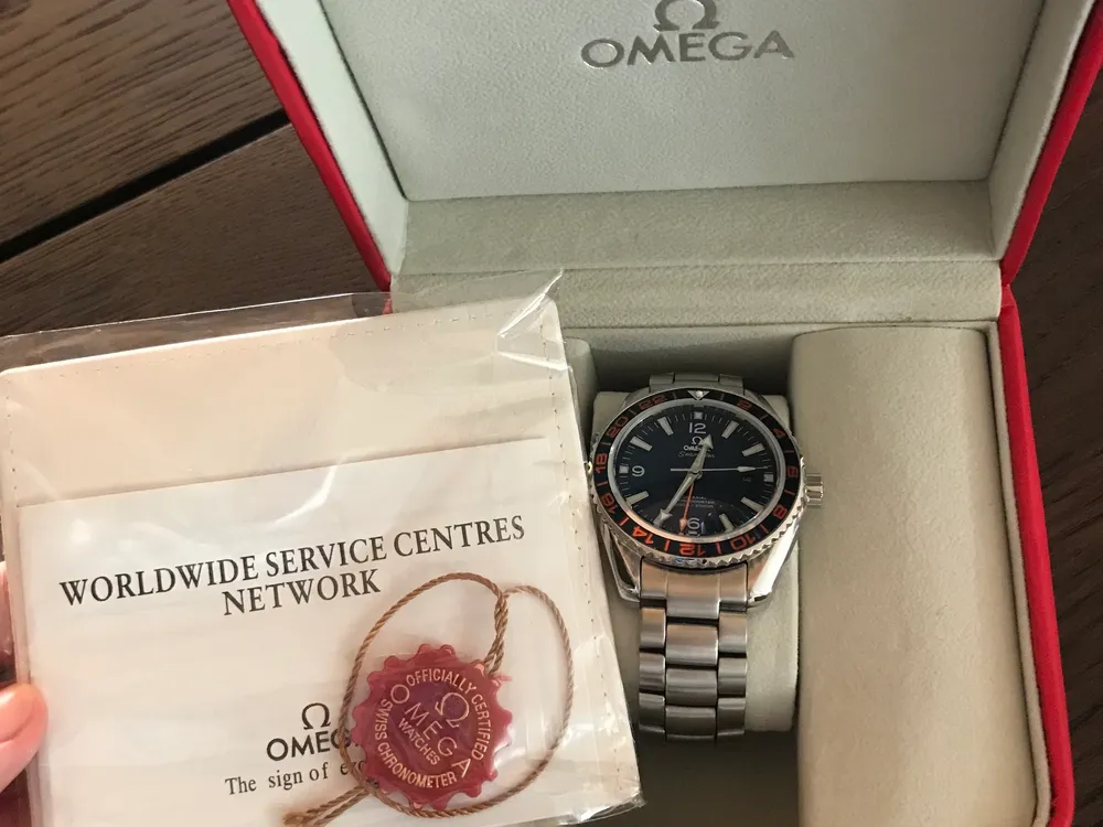 Säljer en helt ny Omega klocka(replika) skriv för mer bilder. Endast seriösa köpare!spårbar frakt ingår i priset . Accessoarer.
