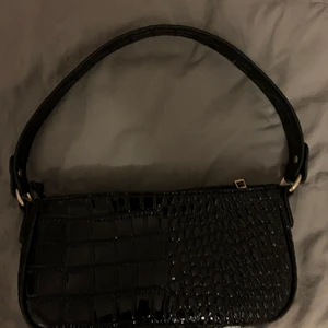 Svart väska  - Svart jätte snygg väska från SHEIN, använd 1 gång. 