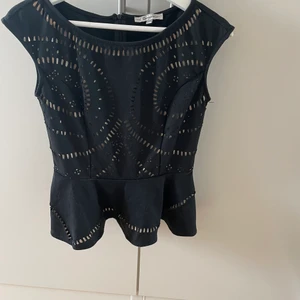 Fin topp  - Fin topp med ett fint mönster. Skicket är bra, Kan frakta eller mötas upp i Uppsala 