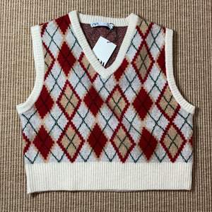 En fin cropped sweater vest från zara. Aldrig använd. Storlek small. 