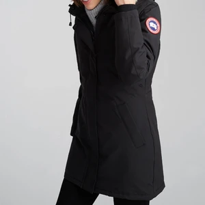 Canada goose   - Säljer nu min fina Canada goose i modellen Victoria. Jackan är använd två vintrar