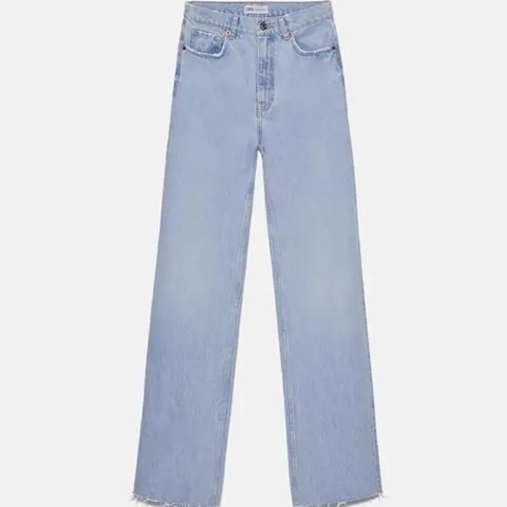 Raka ljusblå jeans från zara💕slutsålda på hemsidan. Jeans & Byxor.