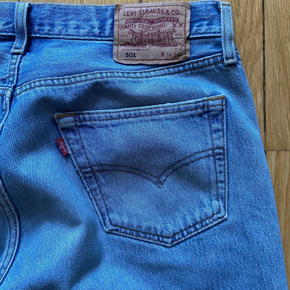 Supersnygga Levi’s jeans som inte längre passar mig. . Jeans & Byxor.