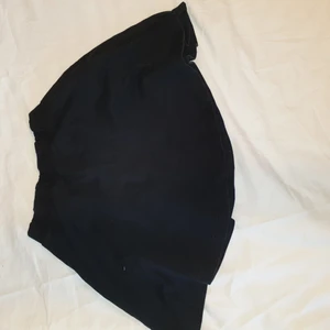 Svart barnkjol - Svart klockad barnkjol 