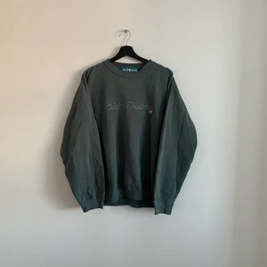 Vintage Sweatshirt  - Vintage ”Big Dogs” sweatshirt i bra skick och storlek L. Passform finns på våran Instagram som är länkad i bion