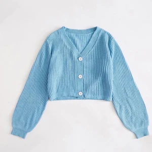 Vit stickad tröja - Säljer en liknande tröja i vit från hm, använd 1 gång helt nyskick. Kan fraktas. 