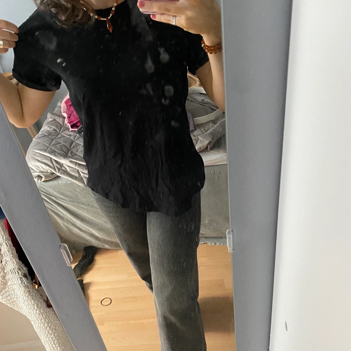 Vanlig svart T-shirt från Bik Bok - 90