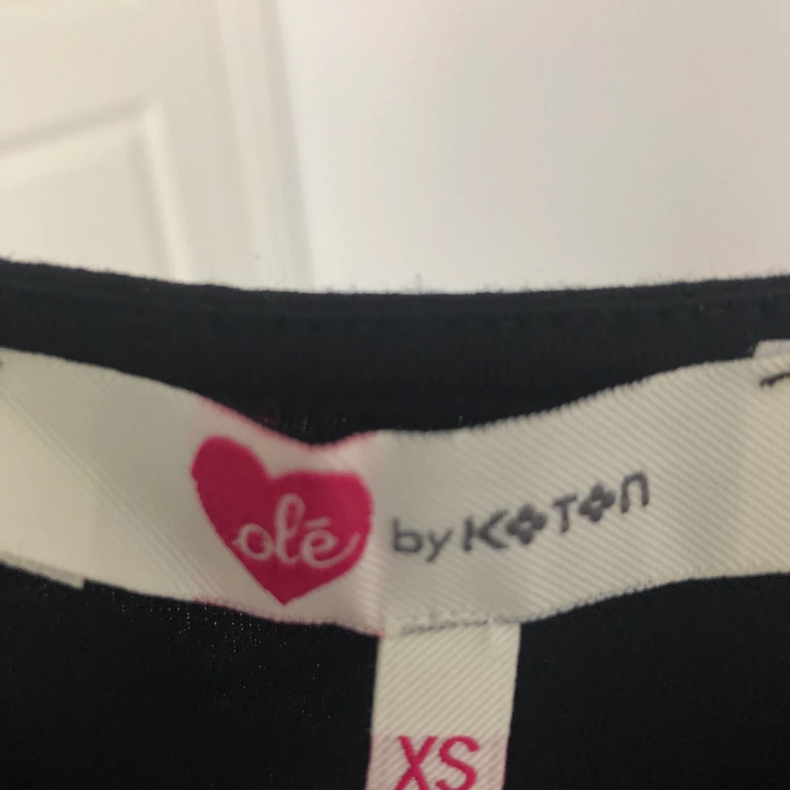 Svart klänning med slits  - 90