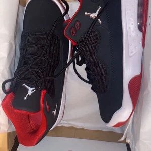 Jordan Max Aura 2 - Storlek 38,5, Condition 9/10, låda medföljer, pris kan alltid diskuteras