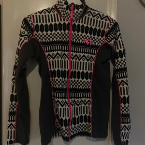 Fleecejacka - Fleecejacka från Kari traa, storlek small. Köpare står för frakt.