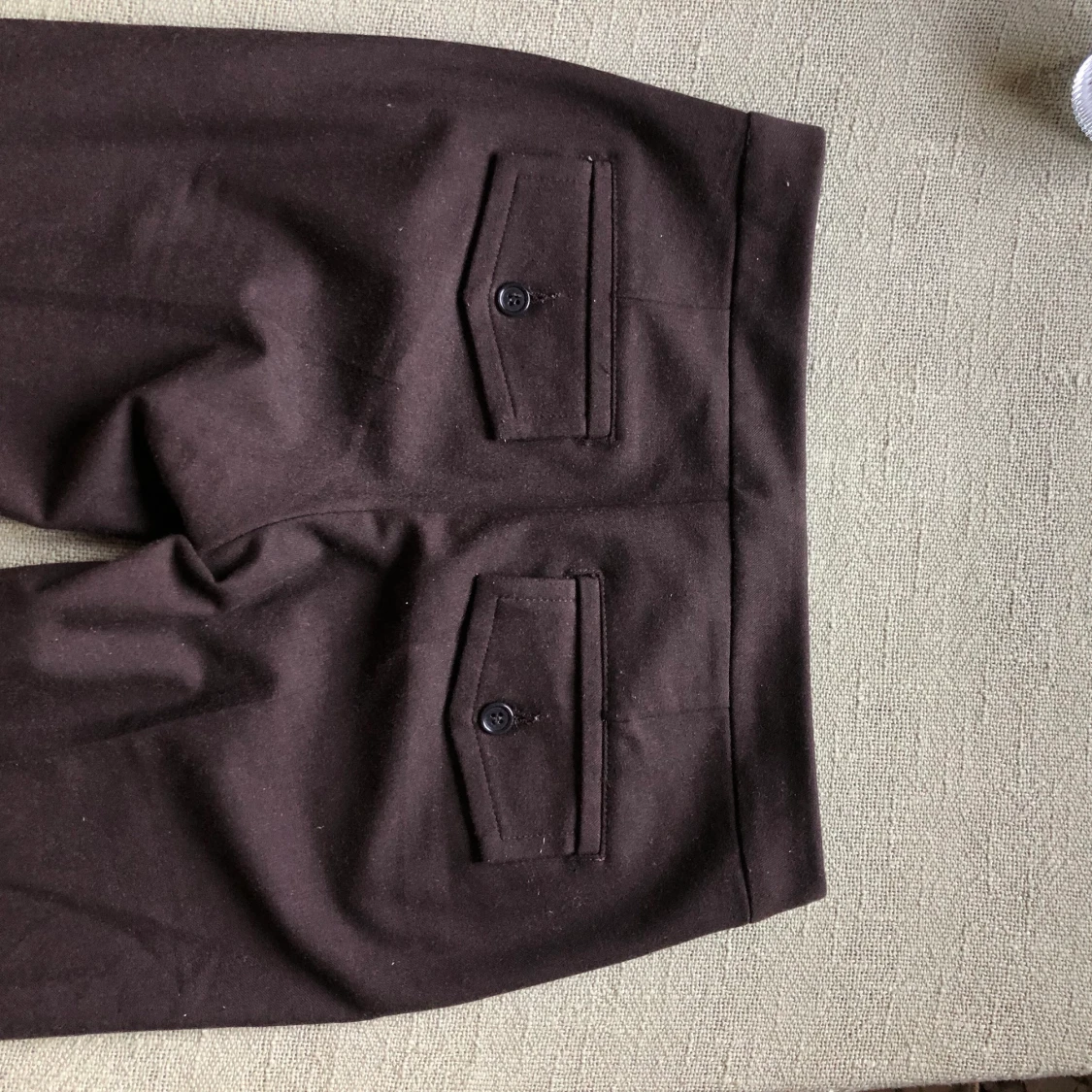 Trendiga mörbruna byxor - 91