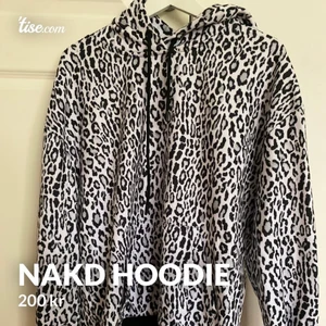 nakd hoodie - snygg nakd hoodie köptes för 450kr säljs för 200kr plus frakt (pris kan diskuteras)