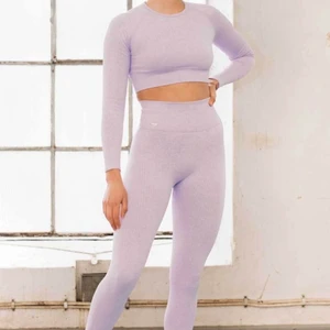 Ribbed aimn set - Ribbat aimn set i fin ljuslila färg, tights i strl S och tröjan är i strl L (liten i strl) passar mig som har S/M