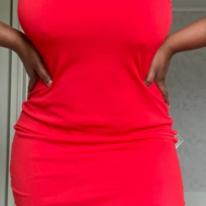 Röd klänning - Röd klänning 