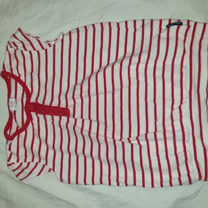 Barn t-shirt - Vit och röd randig barn t-shirt från polarn o pyret