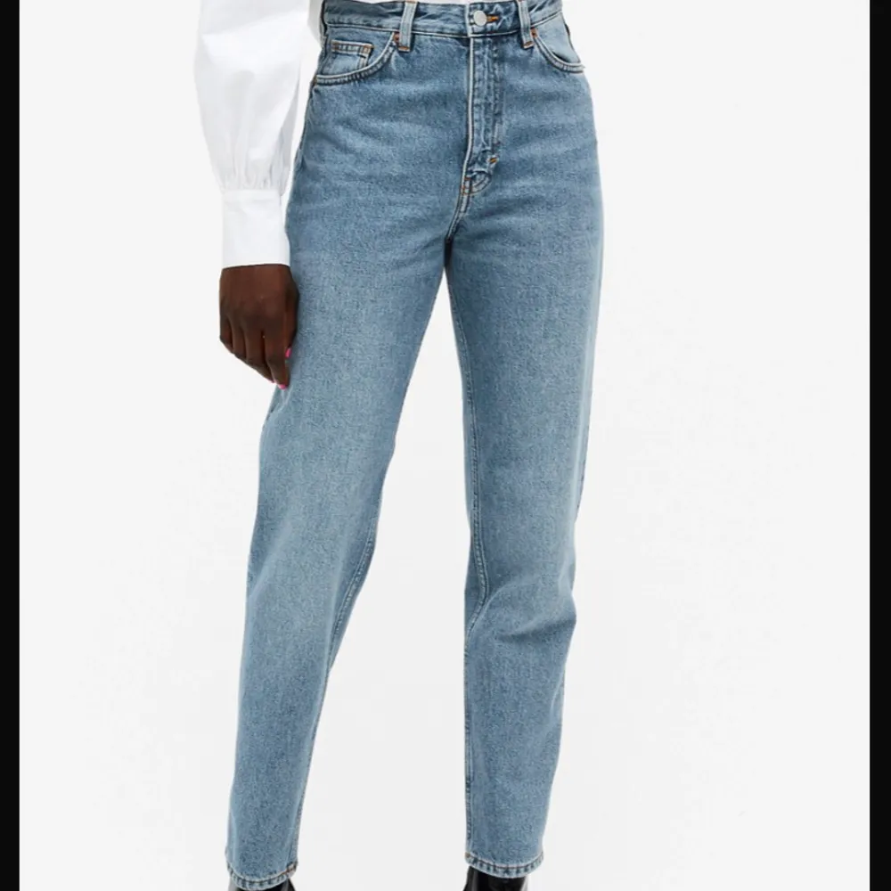 Blå taiki x-long jeans från Monki. Använda fåtal gånger, inga skavanker! ☺️. Jeans & Byxor.