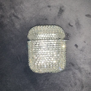 Airpod skal glittrig - Glittrig airpod skal .  Köpt på h&m för 169kr