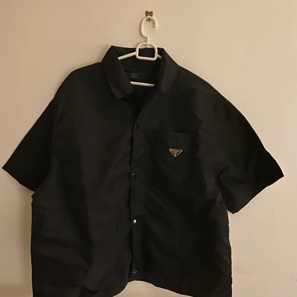 Size M typ, Så oversize fit på dem flesta. Unisex. Inte äkta.. Paidat.