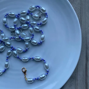 Egengjort halsband - Lou necklace, egengjort halsband, välj guld/silver-se alternativen på de olika bilderna. 55 kr gratis frakt,, kommer med förlängnings kedja så att man kan justera