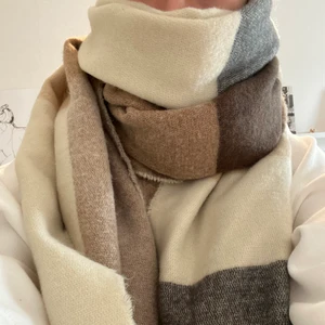 Halsduk - Supermysig och mjuk halsduk som använts fåtal gånger! ⛄️