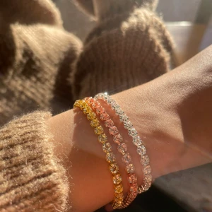 Armband  - Säljer armband från mitt UF företag.                                      79kr/st och frakt tillkommer 