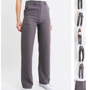 Kostymbyxor madlady - Säljer dessa populära kostymbyxorna från madlady i mörk grå! Köpa för 600kr, säljer för 399kr, frakt tillkommer. Använda 1 gång 💘 Stretchiga så passar både m och xs