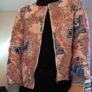 Jacka - Supersnygg jacka!! Säljs pågrund av inte min stil💕