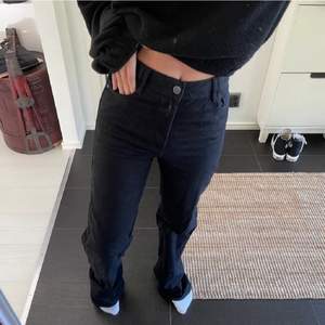 Svarta mom jeans från zara 