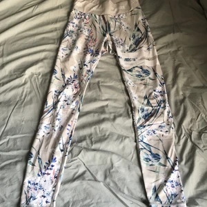 Stronger tights - Super sköna tights från stronger! Köpta för 700kr.